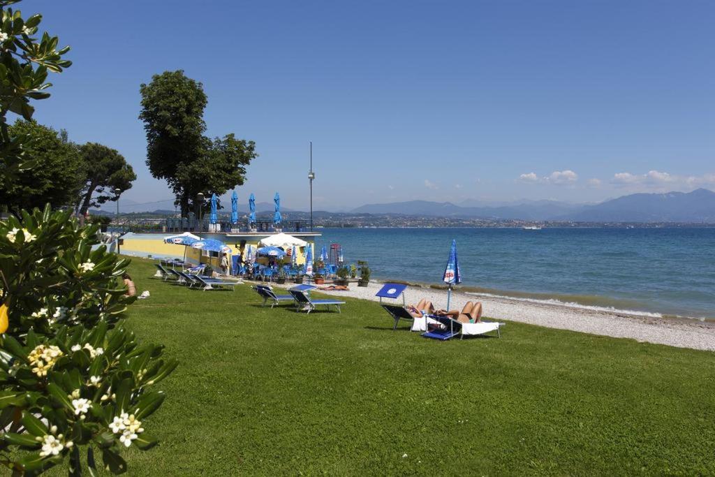 Appartamento Casa Vacanze Spiaggia D'Oro Desenzano del Garda Exterior photo